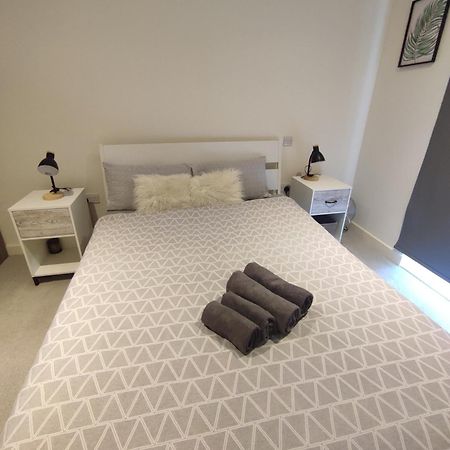 2 Bedroom 2 Bath 1 Ensuite In Roya Asenal Beautiful Views & Parking London Eksteriør bilde