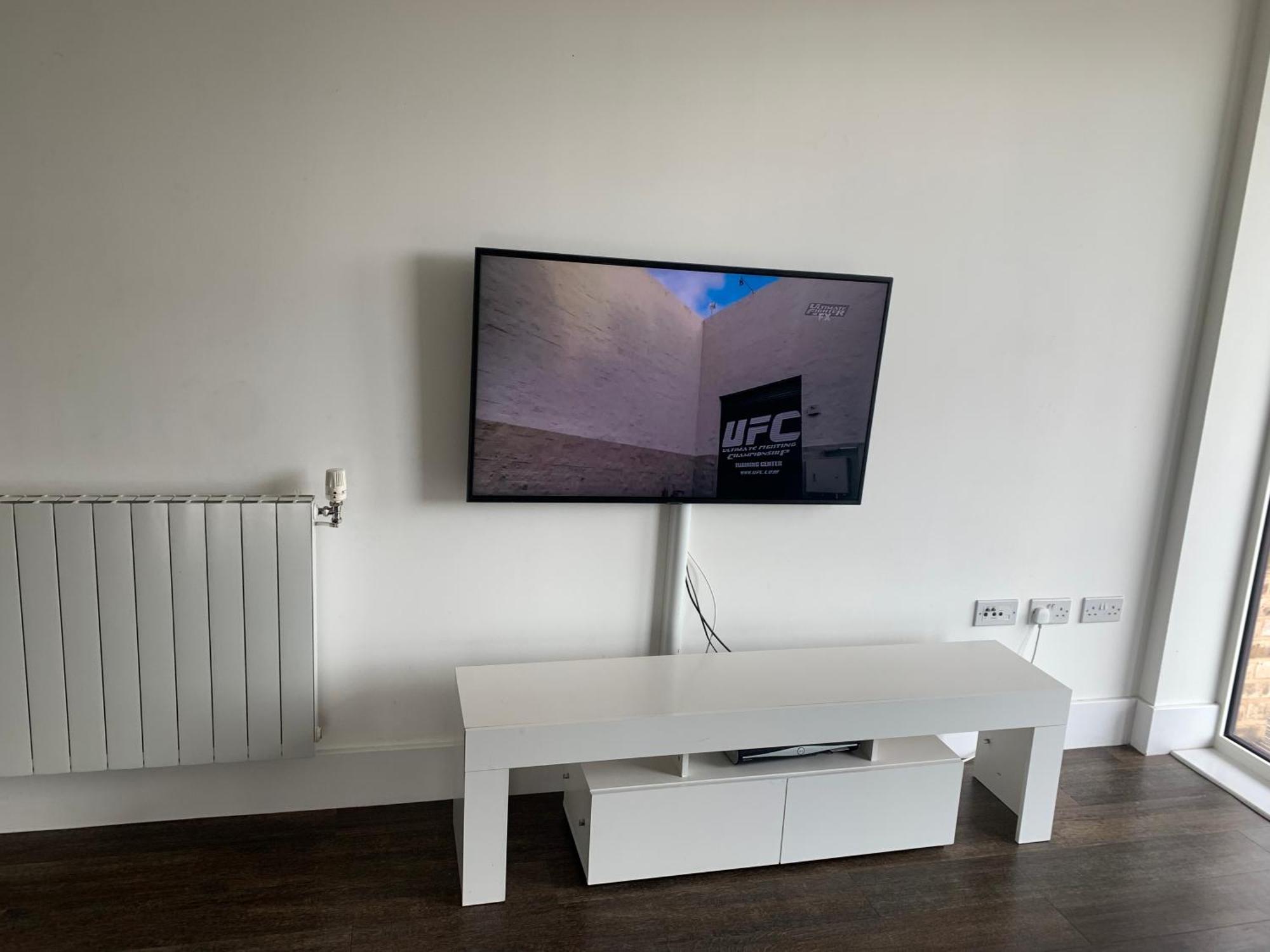 2 Bedroom 2 Bath 1 Ensuite In Roya Asenal Beautiful Views & Parking London Eksteriør bilde