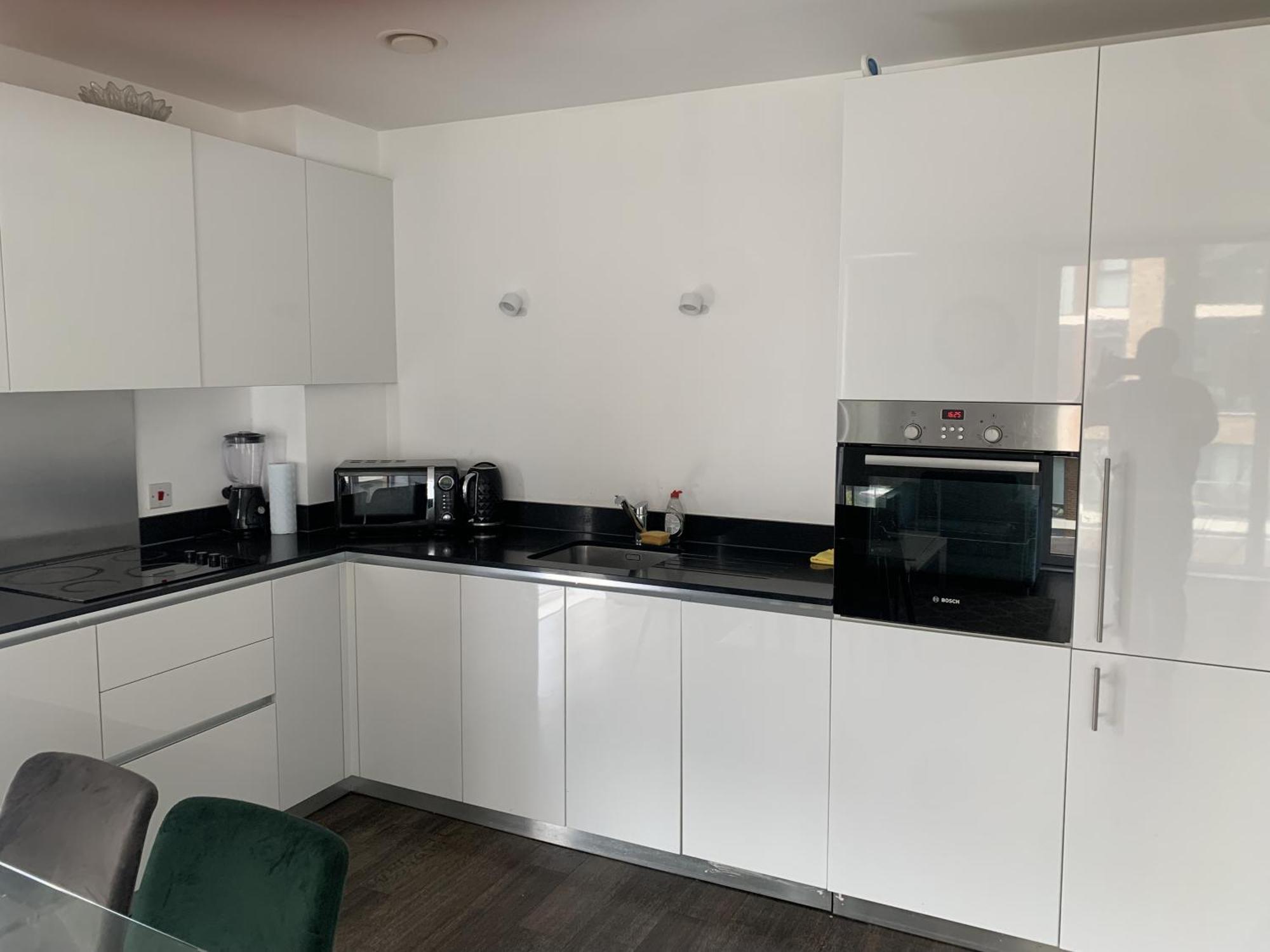 2 Bedroom 2 Bath 1 Ensuite In Roya Asenal Beautiful Views & Parking London Eksteriør bilde