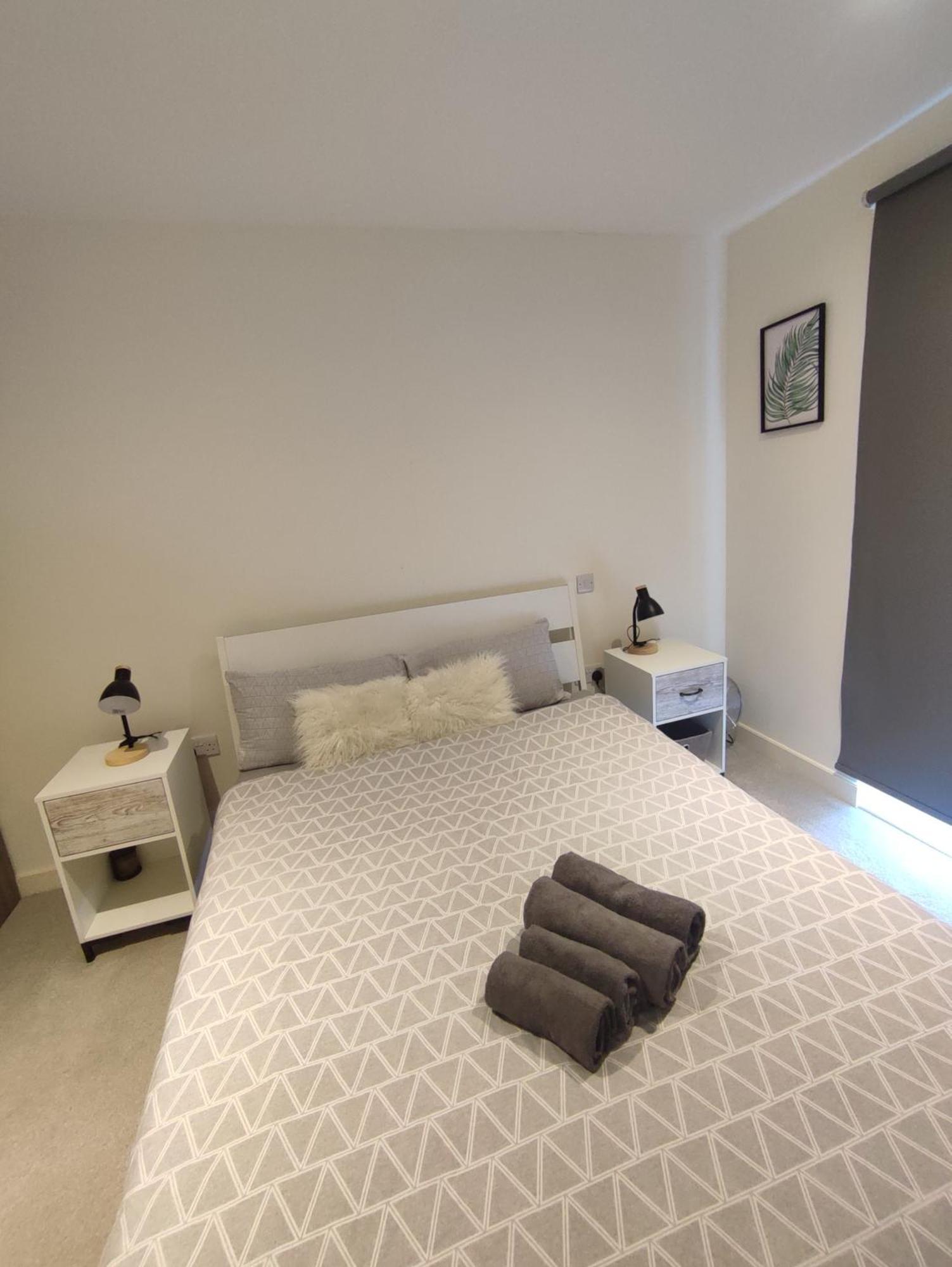 2 Bedroom 2 Bath 1 Ensuite In Roya Asenal Beautiful Views & Parking London Eksteriør bilde