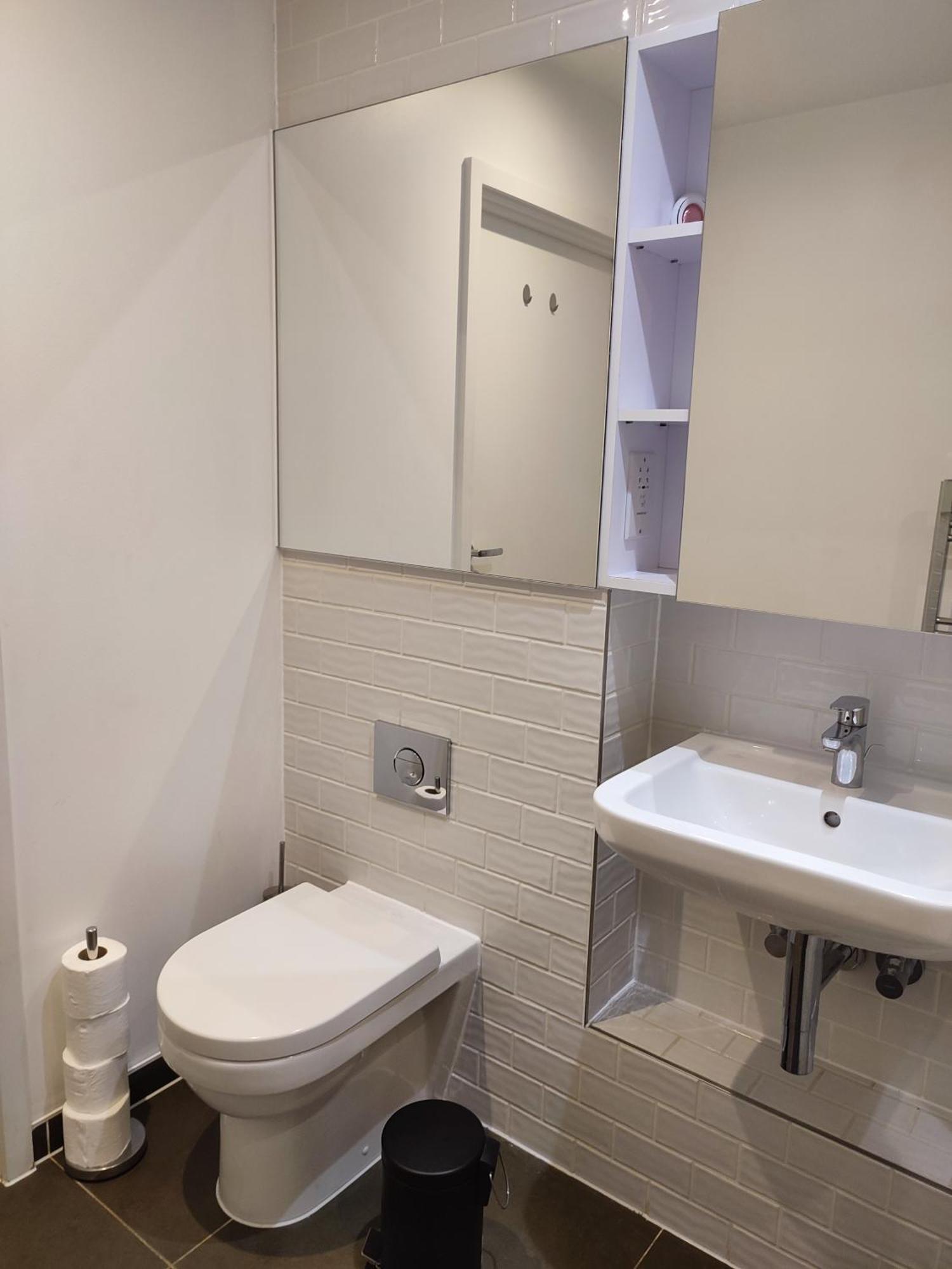 2 Bedroom 2 Bath 1 Ensuite In Roya Asenal Beautiful Views & Parking London Eksteriør bilde